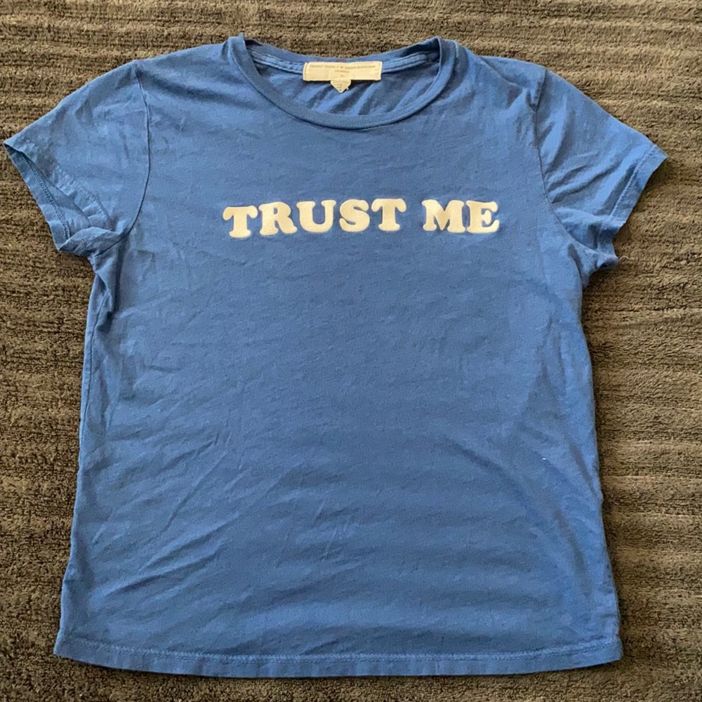 urban outfitters graphic “trust me” tee